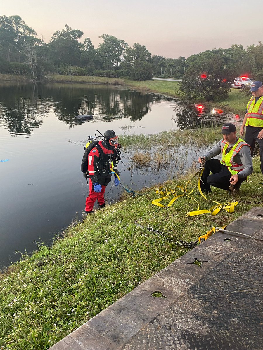 MartinCountyFR's tweet photo. WATER #RESCUE: A @MartinFLSheriff Deputy rescued a driver whose car had submerged into a Stuart pond this evening. 

Our ambulance took her to a hospital, &amp; our Special Ops Dive Team helped get her vehicle out. 

Thankfully, she’s expected to be OK. #martincountyfl #florida https://t.co/zNTtuTTxc7