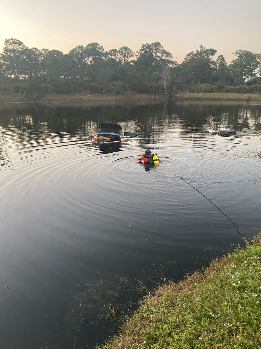 MartinCountyFR's tweet photo. WATER #RESCUE: A @MartinFLSheriff Deputy rescued a driver whose car had submerged into a Stuart pond this evening. 

Our ambulance took her to a hospital, &amp; our Special Ops Dive Team helped get her vehicle out. 

Thankfully, she’s expected to be OK. #martincountyfl #florida https://t.co/zNTtuTTxc7