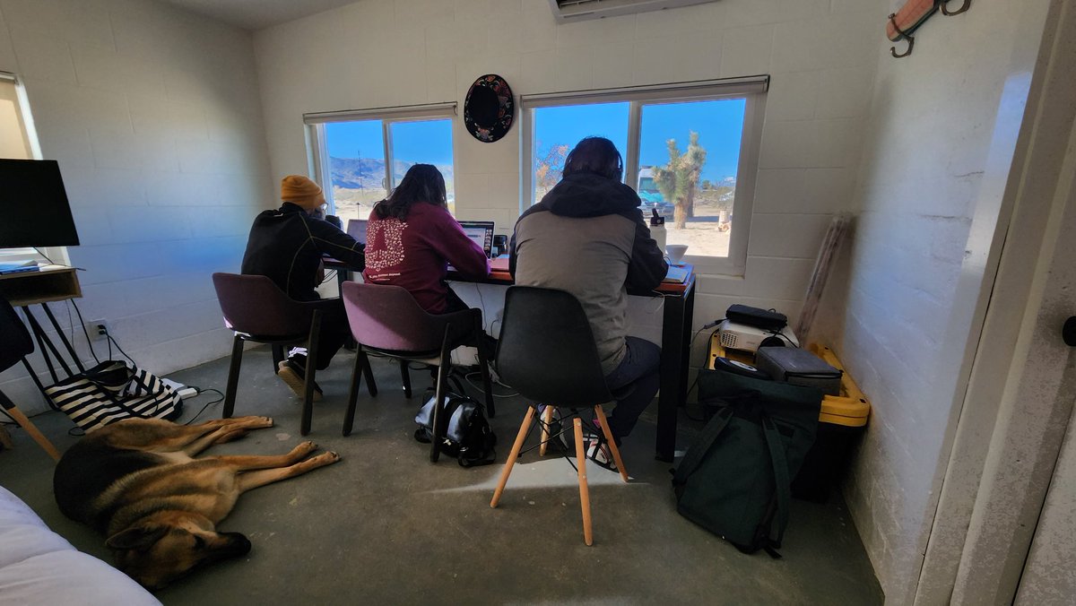 Work station check-in from our #JoshuaTree #vanlife #coliving house 🚐🏡💻

Mid-day naps encouraged 💤🐕