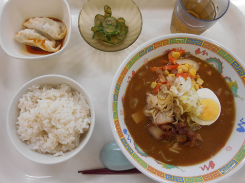 camp_naha's tweet photo. 【#ミリ飯】
那覇駐屯地食堂メニューは遠軽駐屯地(@jgsdf_engaru)名物「味噌バターコーンラーメン」です！
味噌、バター、コーンと、北海道づくしの味を沖縄で楽しめるのはいいですね(>ω<)
列島の反対側にいる仲間のことを思いつつ、今日も仕事に励みます∠(*'ω'*) https://t.co/fuSKIRk0ZH