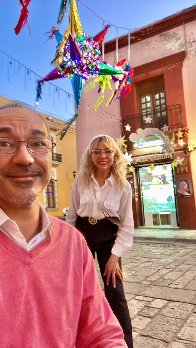Fermangazo's tweet photo. Aquí de navideños pasando a saludar … #Terapiaderisas #puntossueltos @JudithArriagaH qué tal trabajamos!!! https://t.co/7itlyNJjoZ