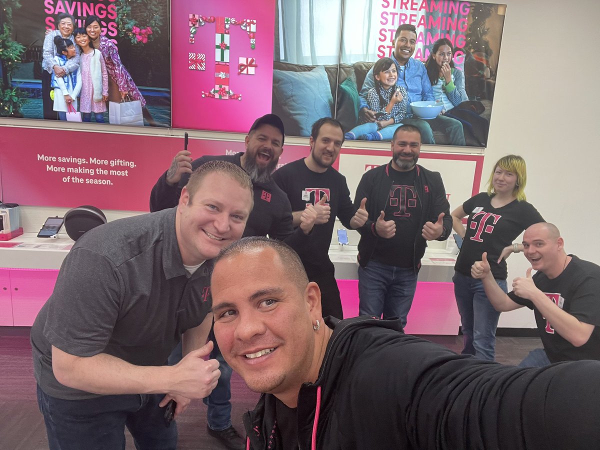 Awesome week so far with our Top 100 Leadership Team spreading some joy and promos across our Des Moines area! #Partnership @TCCMobile @jaymaliktcc @BrettKennedyTCC @jszostek @SteveLessor @Taboomar @armandosoler