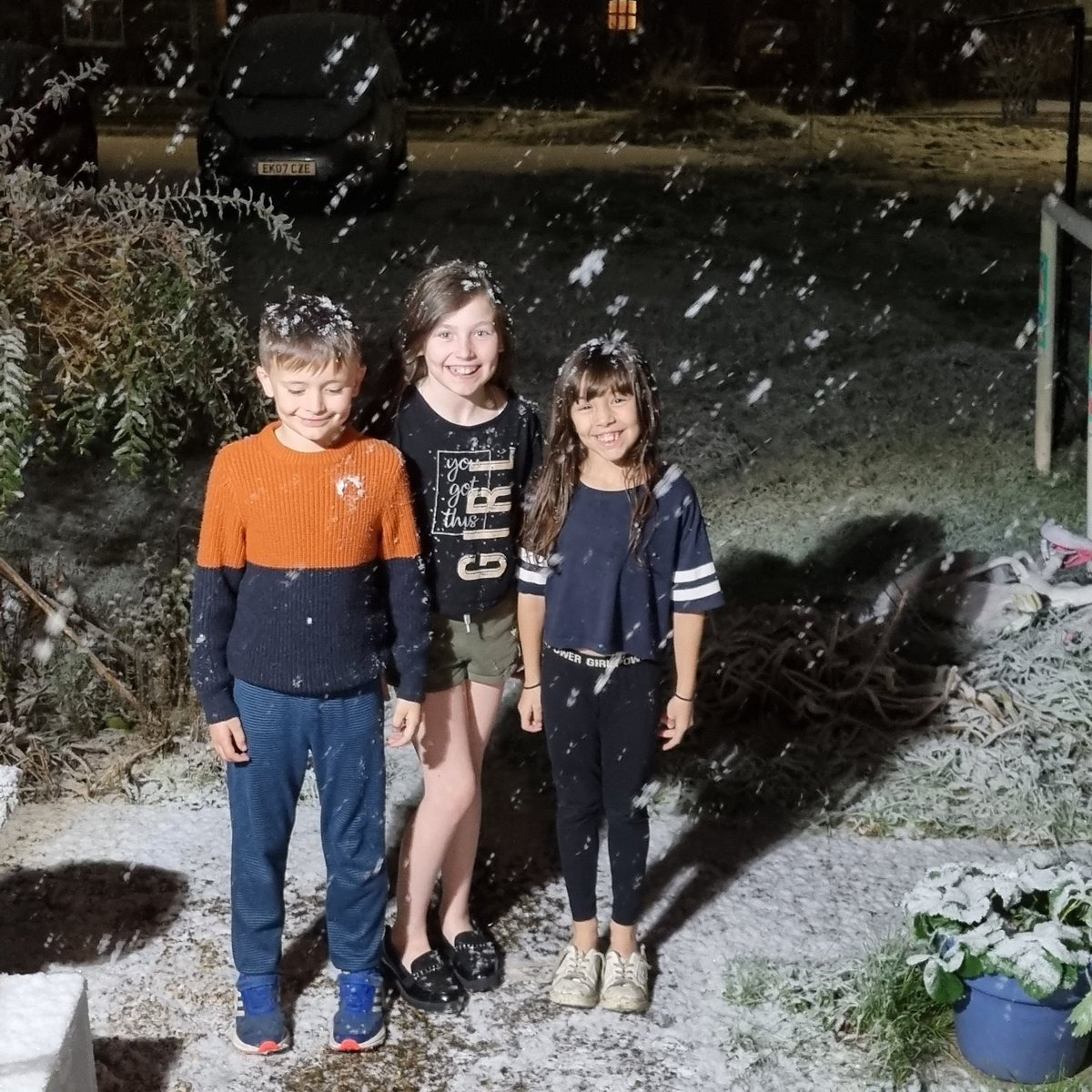 sarastammers87's tweet photo. @Oaklandsschool the kids couldn't wait till the morning. https://t.co/vXUiZNl2Gd