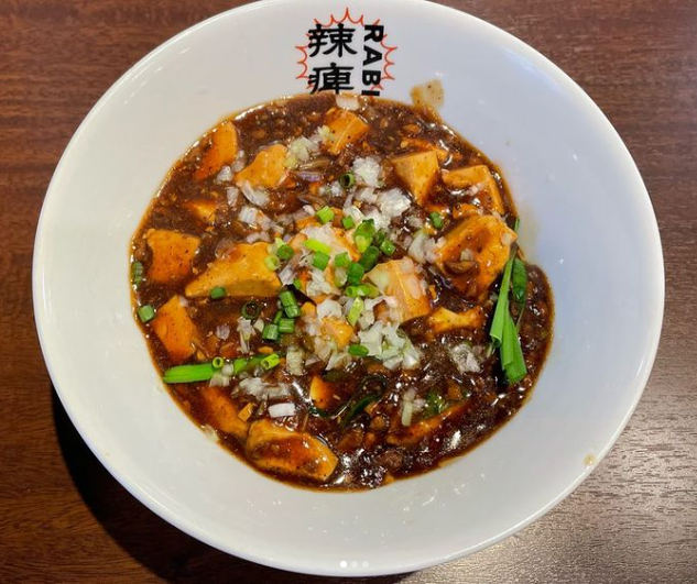 nodashumai's tweet photo. 【野田焼売店辣痺　新所沢店】
《★定番メニュー���

「麻婆まぜそば」

汁無しラーメンに麻婆豆腐を乗せた美味しい一品‼✨🙌🏻

https://t.co/MWxCsYpCw0

#野田焼売店辣痺 #焼売 #麻婆豆腐 #ラーメン #所沢 #ランチ #飯テロ https://t.co/iDT2ub9G43 https://t.co/WRJiAAW4yT