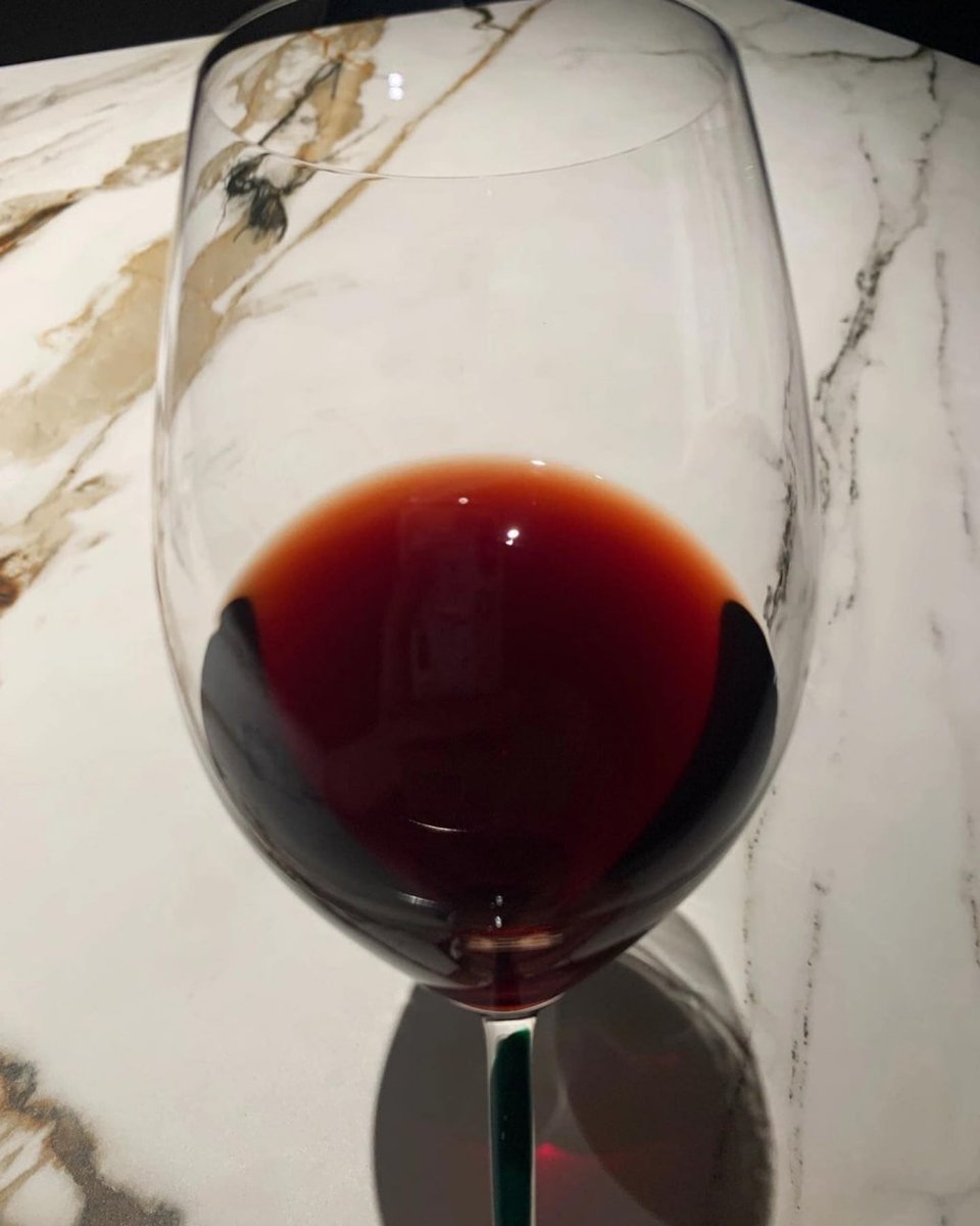 Mina00841's tweet image. #NameMeaning #MeaningOfMyName #NamesLook      Lighted nightclubs, KTV rooms full of beer bottles, and male friendships that change frequently.