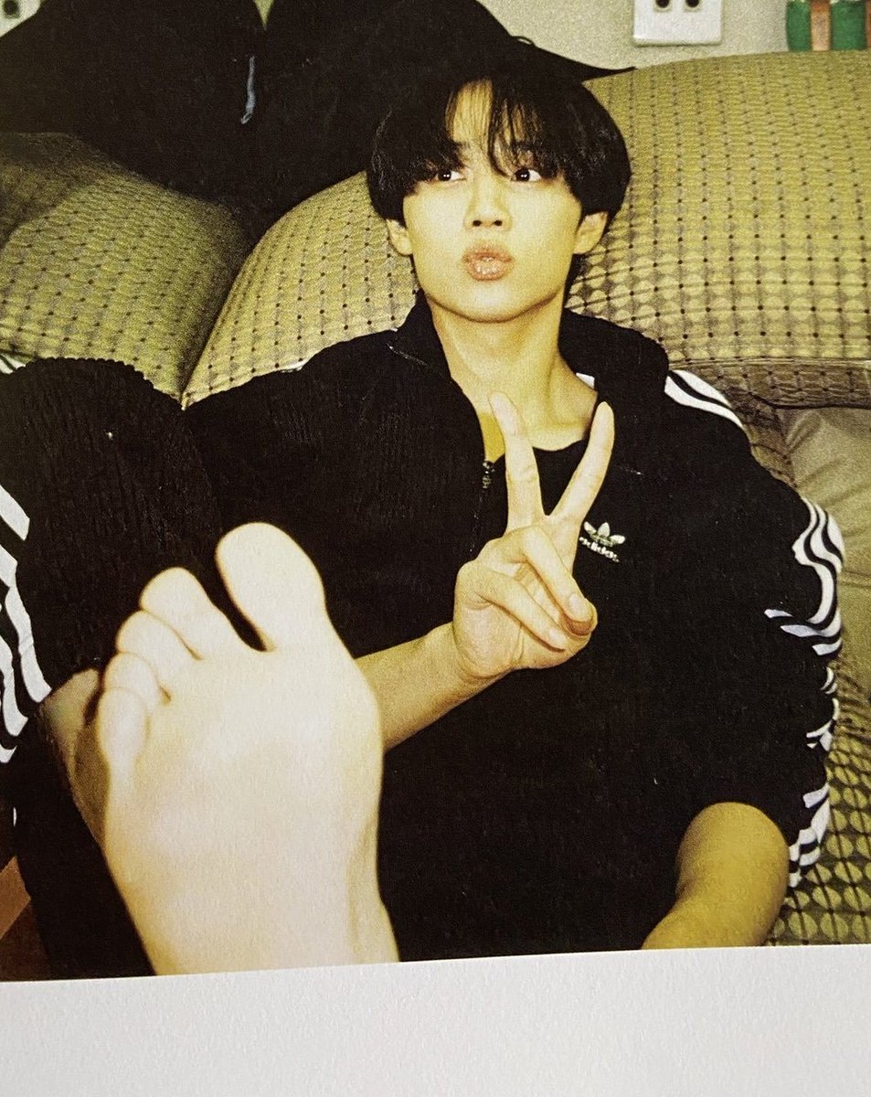 Kpop male feet on Twitter: