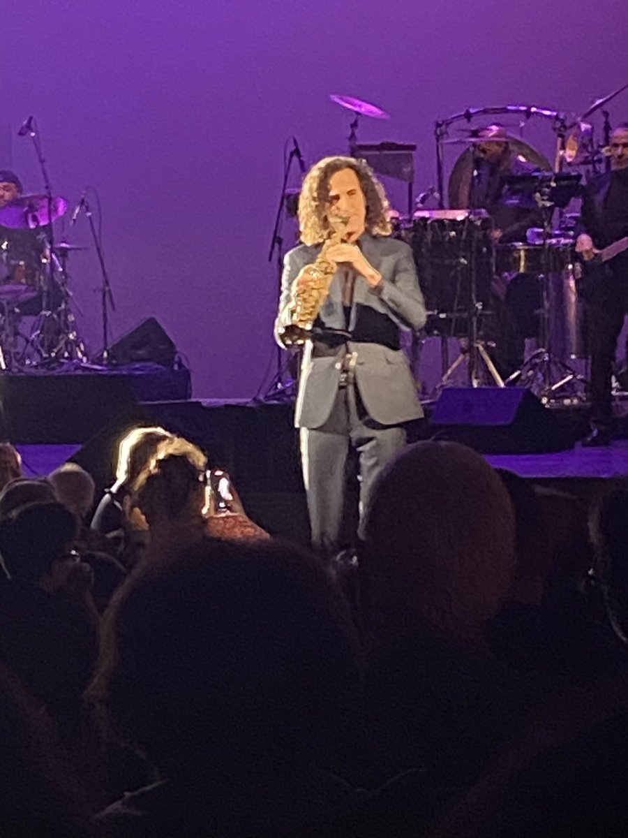Tombomb724's tweet photo. Hey @DVERandy you here with your boy @kennyg? #PalaceTheatre #Greensburg https://t.co/QHl8dkz64I
