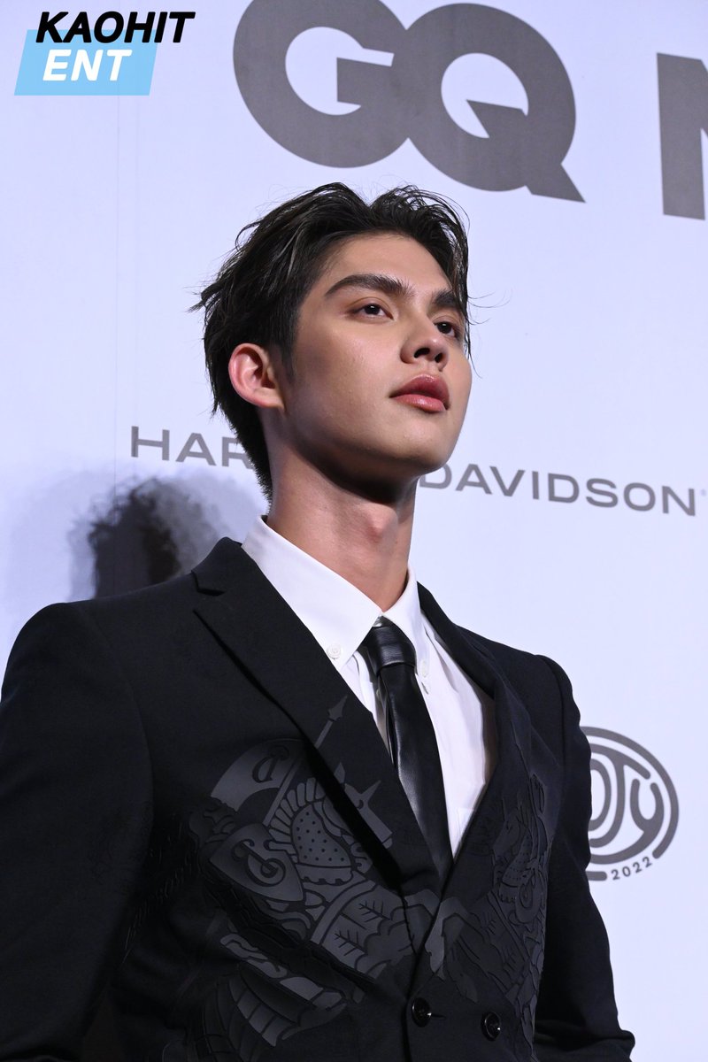 PortalBrightWin's tweet photo. [141222] Hoje o Bright compareceu à premiação GQ MOTY, para receber em mãos o prêmio de Ator do Ano 😍👏

Nessa thread trouxemos um pouco de como foi e seu discurso de agradecimento, segue o fio ⬇️

Cr.: KAOHIT_ENT | #PBWthread #bbrightvc #GQTHAILANDMOTY2022 https://t.co/fVnSeF8SjJ