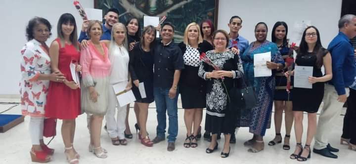 Como parte de las actividades por el #20AniversarioUCI recibimos el título de Máster en Educación Virtual.Gracias a los prof del claustro CENED.  <a href="/universidad_uci/">Universidad de las Ciencias Informáticas</a> <a href="/Younlysin/">Younly Martín Hdez</a> <a href="/IvanPerezMallea/">Iván Pérez Mallea</a> <a href="/Nora82248921/">Cubana, revolucionaria. Noralbis</a> <a href="/CubaMES/">MES</a> @WalterBG_uci <a href="/henryraul/">Henry Raúl Glez Brito</a> @MoreraNely <a href="/LilyRuiz70/">Lidia Ruiz</a>