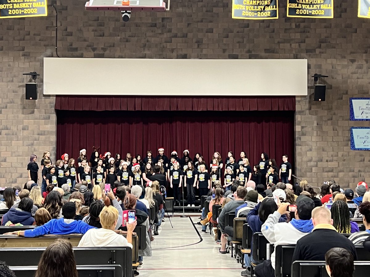⁦<a href="/PaseoRattlers/">Paseo Hills School</a>⁩ 5-8 Choir brought our community so much Holiday Cheer tonight! #RemarkableRattlers ⁦<a href="/DVUSD/">Deer Valley Unified School District</a>⁩ ⭐️🐍