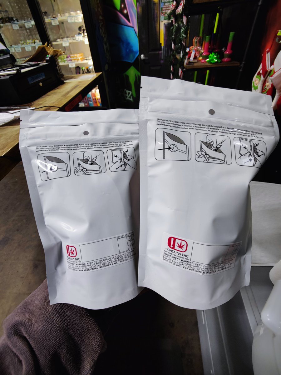 ProjectReleaf's tweet image. We sent a text out! Next 15 patients to spend $20 get an ounce of shake for only a PENNY! 😁💚💯🔥💨 #ProjectReleaf #OKC #DispensaryVibes #DispensaryNearMe