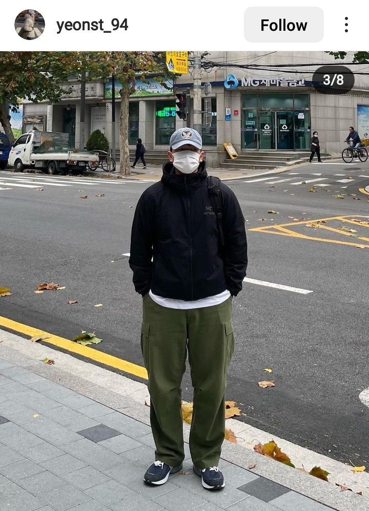 rayimaz's tweet photo. Genre busana yang sedang/sebentar lagi akan sering anda temui di  j̶a̶l̶u̶r̶ ̶p̶e̶n̶d̶a̶k̶i̶a̶n̶ Coffee shop atau tempat lain ini bernama, Gorpcore.

Penekanan pada busana practical &amp; fungsional outdoor.

Key brands: Arc'teryx, Salomon, Oakley, any outdoor brands https://t.co/60yNAb2Ck1