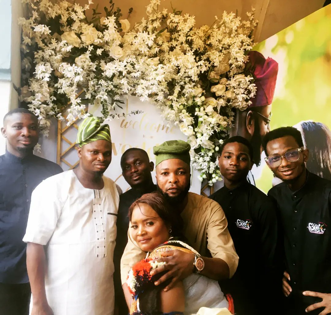 fweshofficials's tweet photo. LOVE remained beautiful and sweet when it is centered with FWESH! #OGTheBlend'22 #lagosweddings #bellanaijaweddings #islandclub #zillahevents #smallchops #barbecue #grills #abeokutasmallchops #lagossmallchops #fwesh #fweshbasketsfoods
#FWESHmakesRightsmallChops https://t.co/vi3w4Ah6Ua