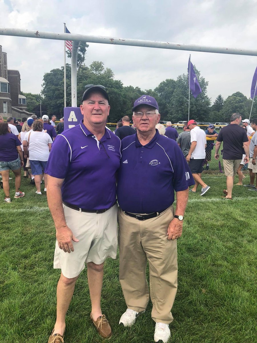 ConlinKatie's tweet photo. He may not appreciate this attention, but it is well deserved. Dad got a phone call  with news that he will be getting inducted into the Illinois High School Football Coaches Hall of Fame. I cannot think of someone more deserving. Congratulations, dad!! @conlinm63 https://t.co/XaZtf0Tx7p