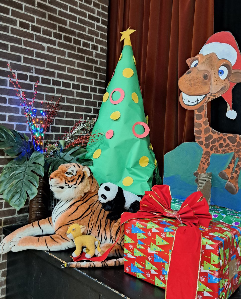 ChistineDeckert's tweet photo. It's a Holiday Zoobilee @frontenacLRSD K-4 musical, December 14 + 15 https://t.co/ZVzhTd0ktv