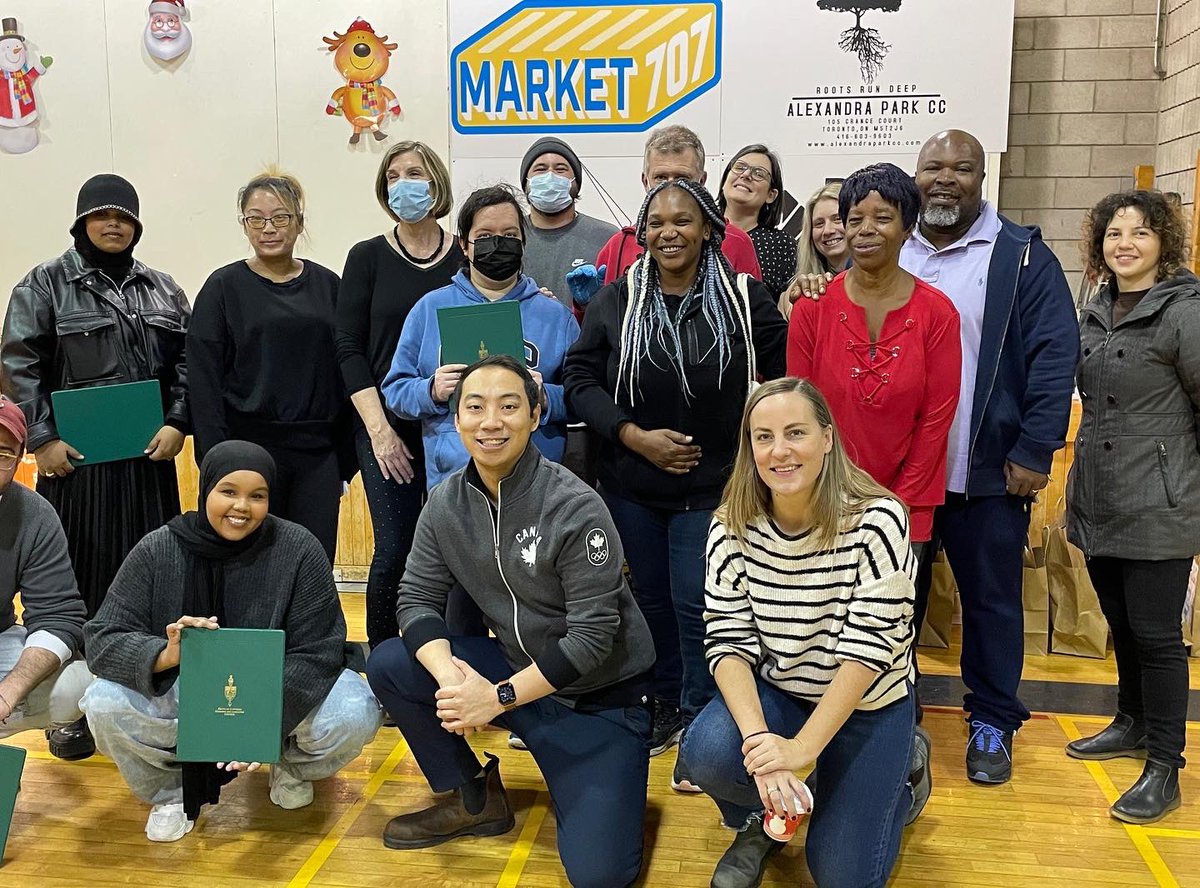 KevinVuongxMP's tweet image. Thank you to @scadding_court for hosting a holiday lunch for 100+ seniors from our #SpadinaFortYork community! #SpaFY