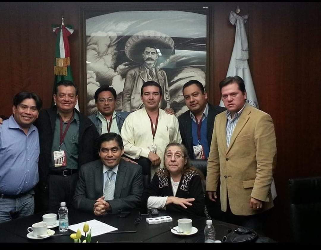 FredyMValor's tweet photo. Con el Gobernador Luis Miguel Barbosa para entonces senador de la república y compañero en la que hicimos grandes proyectos políticos que sin duda también fueron aportaciones significativas al cambio democrático que hoy vivimos en México. Descanse en paz. https://t.co/T5BS636RMX