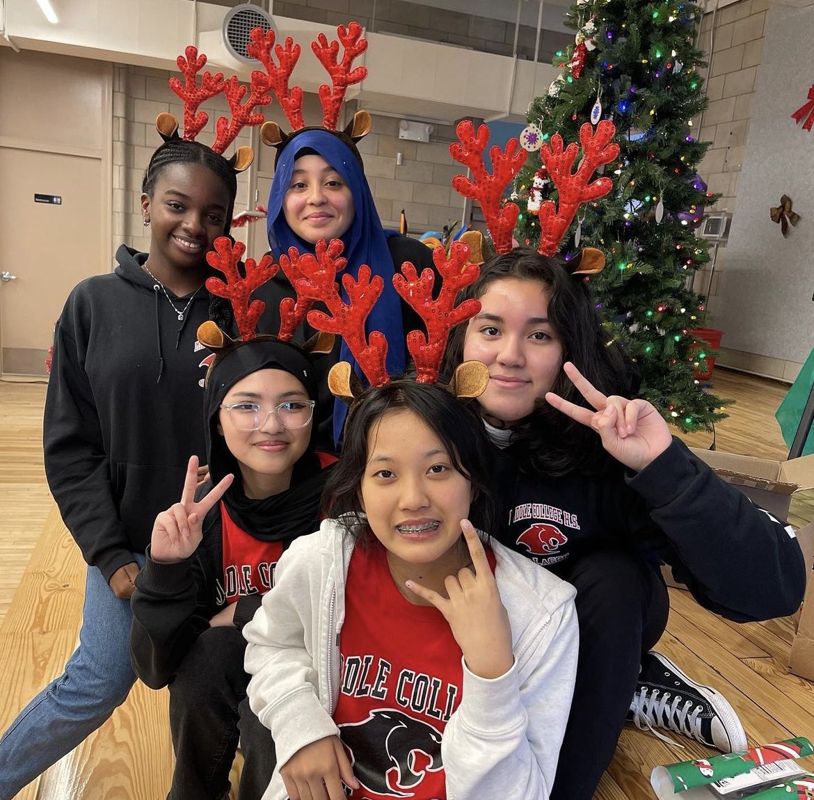 Middle College HS (@mchslic) on Twitter photo MCHS collected 717 toys to donate to <a href="/SCOfamily/">SCO Family Of Services</a> (SCO Family of Services) for our annual toy drive š§ø. Shout out to our incredible community for their kindness and generosity. MCHS collected 717 toys to donate to <a href="/SCOfamily/">SCO Family Of Services</a> (SCO Family of Services) for our annual toy drive š§ø. Shout out to our incredible community for their kindness and generosity.