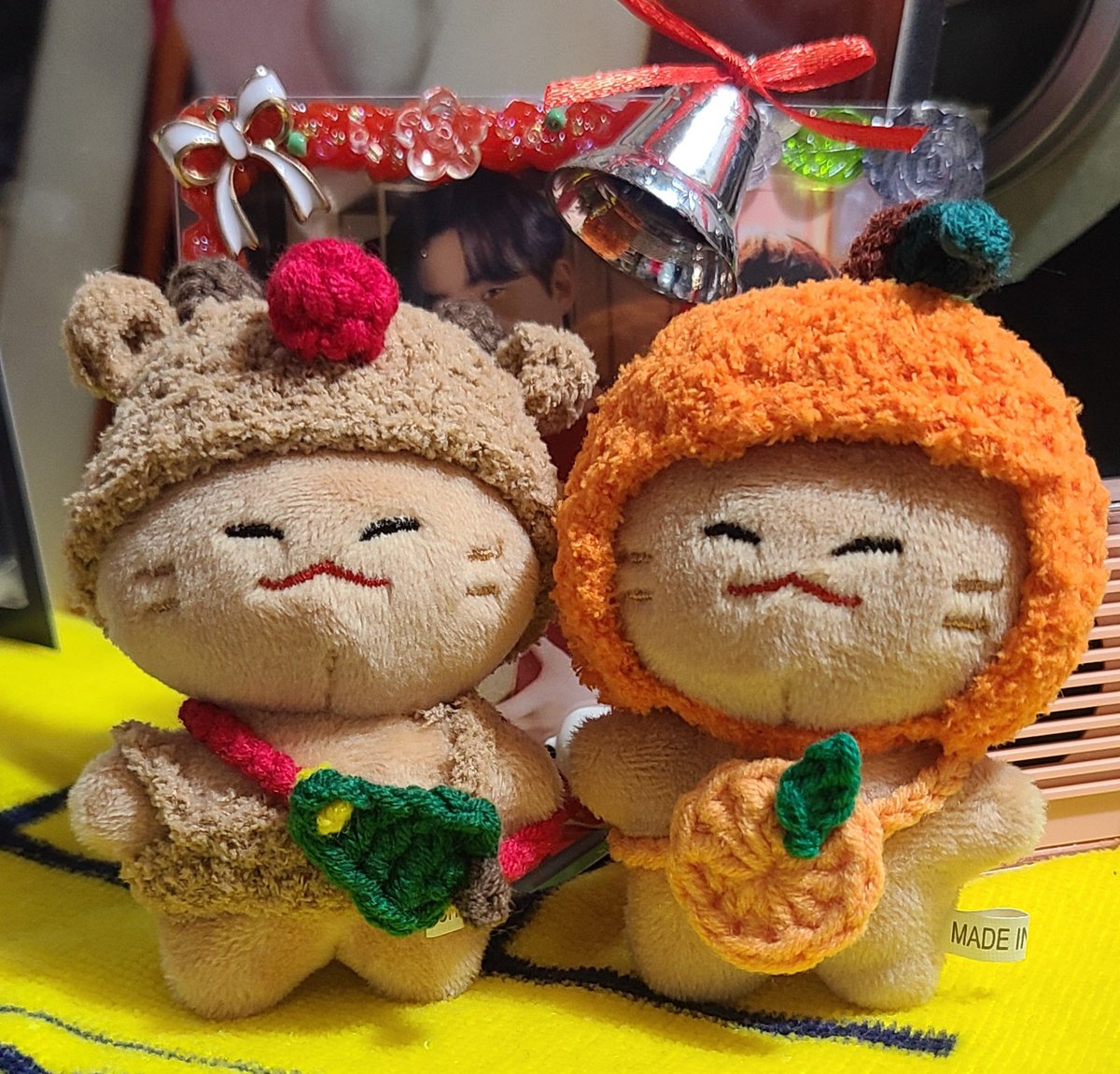 자야되는데.. 택배가와서 뜯었더니 
잊냥돌프ㅠ 잊냥귤ㅠ 귀여워 미치겠다요 >< 
귀요미 옷 감사합니당😍