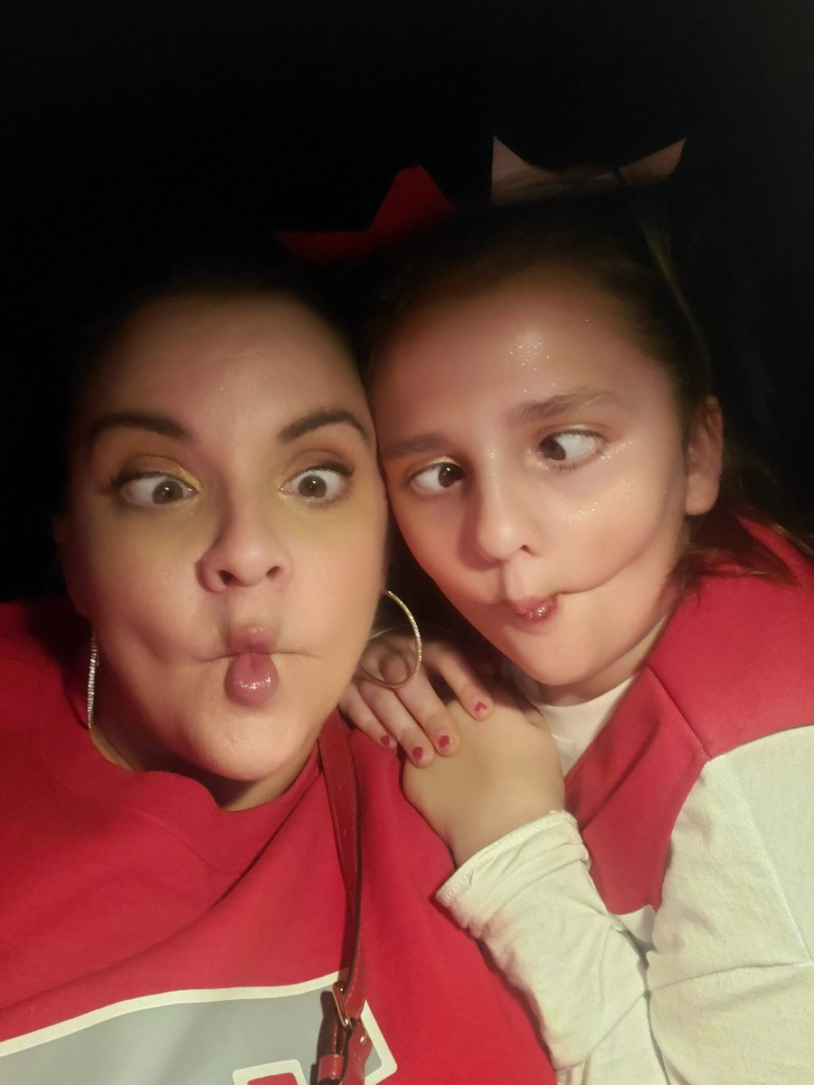 househunteraj's tweet photo. @JennyMcCarthy just got in our Trio of Naked Lipglosses. It's so shiny, it's got us crazy-faced😉😁 This one is Bliss. Cheerleader approved✅️🤸‍♀️#FormlessBeauty https://t.co/UWXELQCeIR