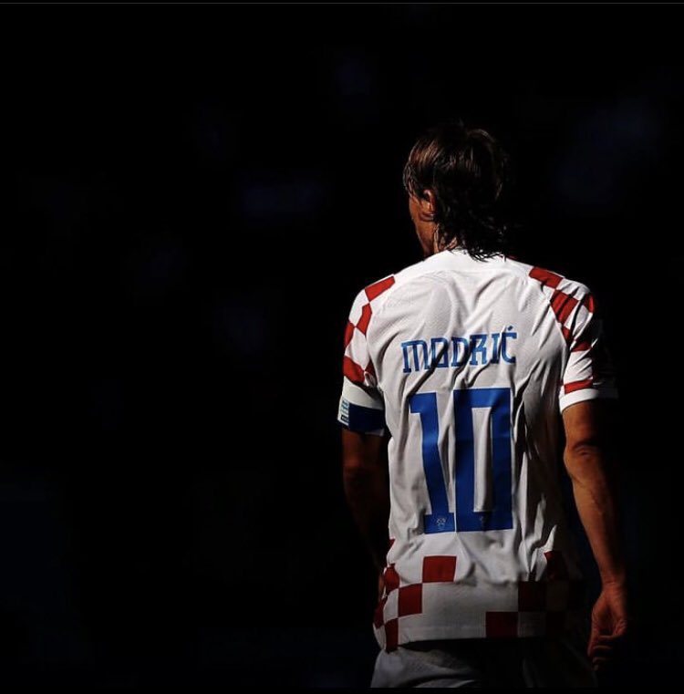 kaw_off's tweet photo. On est combien pour soutenir la Croatia
#semifinalround
#Goodluckvatreni 🇭🇷 https://t.co/xBcjLdl2we