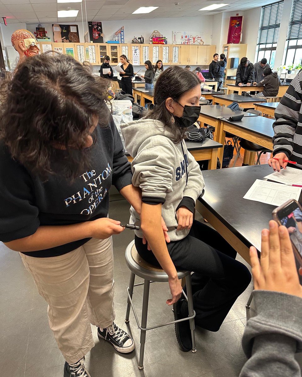 hellomsyang's tweet photo. Honors A&P as @ChaffeyHSTigers learn about their cranial nerves #funinthelab #TCELL #labskills https://t.co/Qdia4KAukc