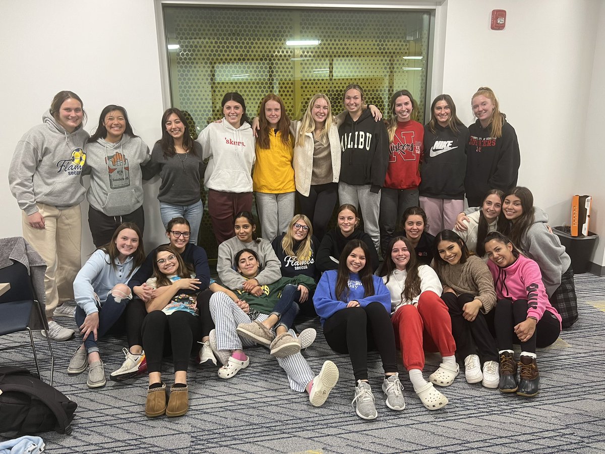 The weather delayed our Christmas celebration a few days, but it was great to get most of us together one more time in ‘22! Good luck on finals and Merry Christmas from your 🔥 ⚽️
