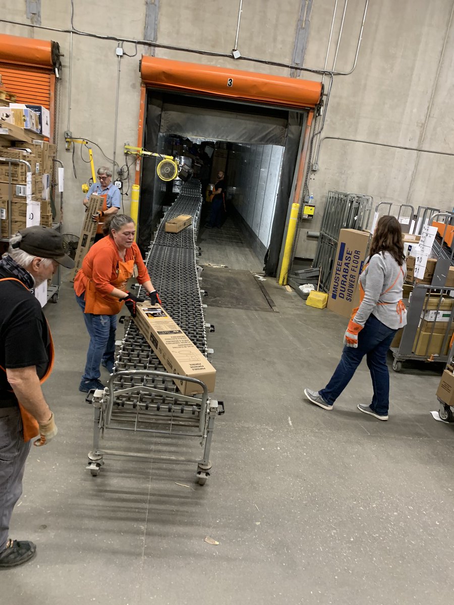 DS team at 4502 stepping in to unload the truck so our amazing freight team could have a party! #freightappreciation <a href="/stevenlongmoor1/">Steven Longmoore</a> <a href="/whipplenh/">Donna Whipple</a> <a href="/Shannon01488410/">Shannon Fields</a> <a href="/4502Hd/">Rutland HD 4502</a>