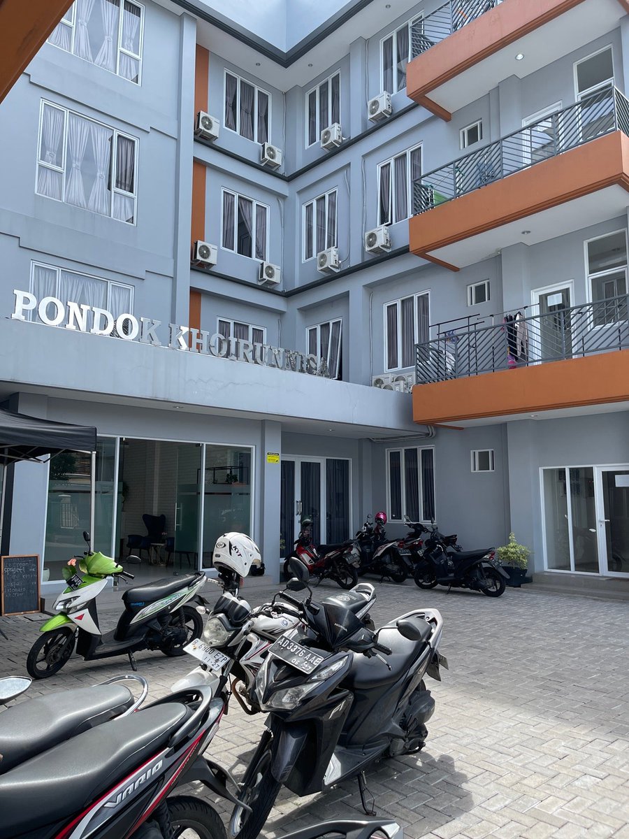 ditho17's tweet photo. I'm at Pondok Khoirunnisa - @tempatkost in Jakarta Pusat, DKI Jakarta w/ @gama_tara @4sq_user @4sq_hunter @rie_mutiara https://t.co/IRXQw674hy https://t.co/taSjRKfO53