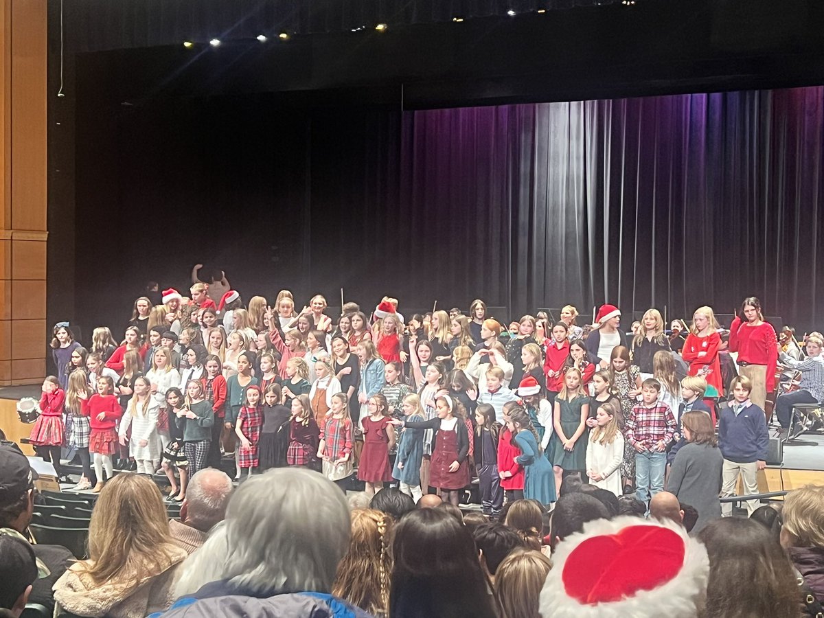 TeamMcArmstrong's tweet photo. So proud of these talented musicians tonight!! What a phenomenal concert! 🎶🥁🎺🎻 https://t.co/vZYJa4JIYz