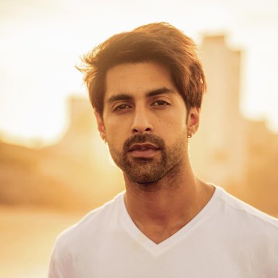 Akshaybindra's tweet photo. #NewProfilePic https://t.co/fCHAIiTRQU