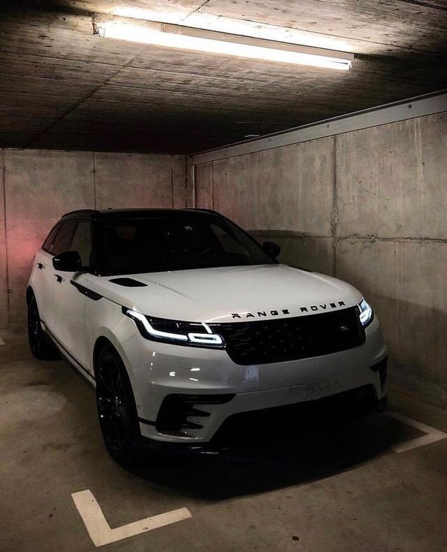 mochilatto's tweet photo. haechan with rubicon in daily kalo lg nongki sm temen² nya tapi kalo ngedate sama mbak pacar lebih suka pake range rover putih. dia suka begayaan nyetir pake satu tangan, setiap di jalan ada aja jokes nya yg bikin mbak pacar ketawa, plus suka usap-usap tangan mbak pacar. 👍 https://t.co/tyScbNs0wb
