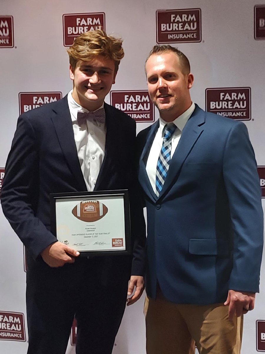 Coach__Houston's tweet photo. Thank you @NathanStaton, Farm Bureau Insurance, and @HootensARFBall for the 6A/7A Offensive Player of the Year nomination. Great Night. https://t.co/nz9x5InWwq
