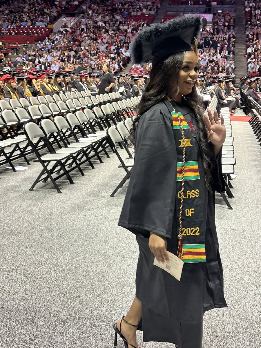 AundreaBrown4's tweet photo. Congratulations Alena!! My baby graduated from The University of Alabama with a BSW. From CA to Tuscaloosa!! God could not have given me a greater blessing than the privilege of being your mom. I LOVE YOU. Roll Tide #UA22 #Bama #Banabuilt @bfsa_ua @UAStudents @UA_SocialWork https://t.co/TXht3SKjXH
