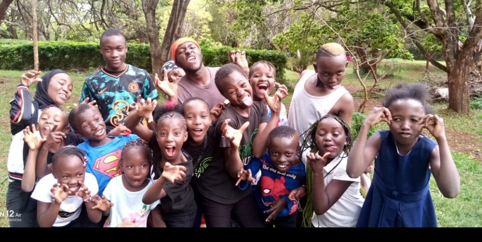 DFHRC's tweet photo. Indeed getting fresh air , appreciating nature, having fun activities and having time to connect to each other as children is very relaxing and powerful to our #mental and #emotional well-being. Yesterday children at @DFHRC together with their youth mentors had  amazing #funday. https://t.co/edth28FfOI