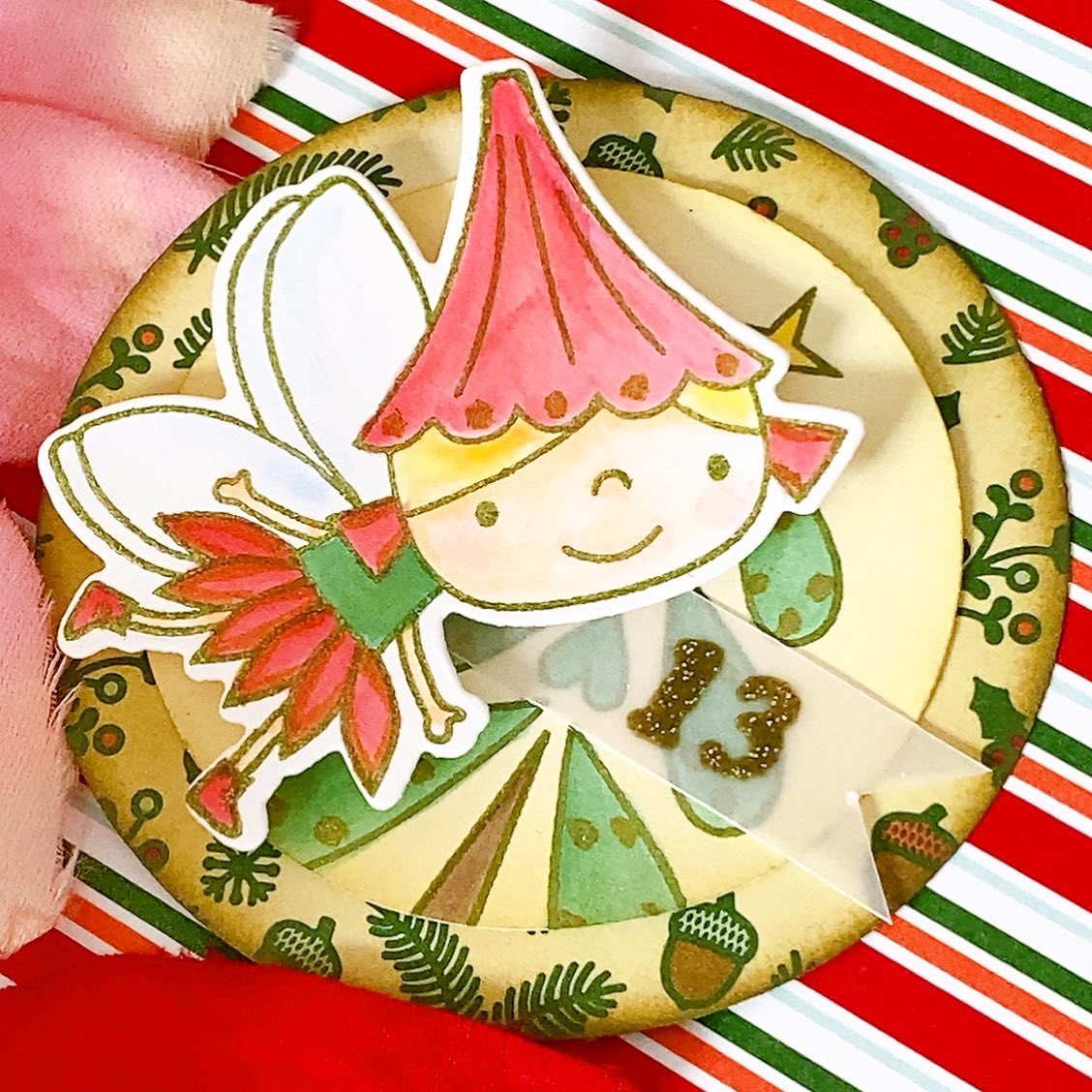 alivehiyoko's tweet photo. アドベント #ATCOIN。12/13。
押してメメント&水筆で色塗りしただけです。
スタンプは #reverseconfetti です。
数字はスーパーゴールドでベラムにエンボスしました。
#KAKOTOKO22アドベント
#KAKOTOKO22クリスマス
#artisttradingcoin
#christmas
#stamp
#スタンプ
#KAKOTOKO https://t.co/wPCal2wTMz