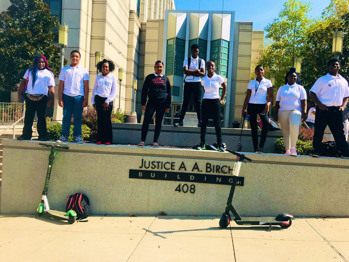 USLL_EDU's tweet photo. Too many people lack the legal and civic knowledge, skills, and confidence needed to solve problems and engage effectively in public life. For the past 4 years, The Law &amp; Leadership School has worked to change that. Now we’re doubling down on our efforts &amp; expanding our reach. https://t.co/X8V9kCkoKE