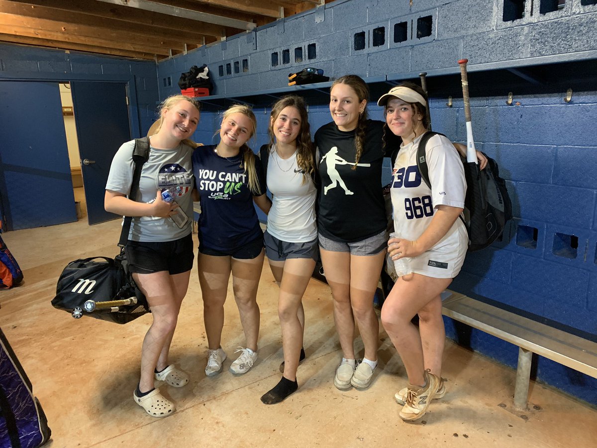 Thank you for such a fun practice tonight and the chance to reunite with these girls! <a href="/KaylaSejnoha/">Kayla Sejnoha</a> <a href="/Miranda10098/">Miranda Hamilton</a> <a href="/SophiaColangel1/">Sophia Colangelo</a> <a href="/annamcgreevy24/">Anna McGreevy</a>