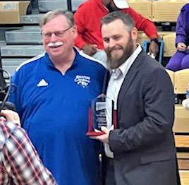 BartonSports's tweet photo. "The Last Ride" ~ Ken "Doc" Henderson's final game tonight as #GoBarton Head Athletic Trainer

S/O Steve Schroeder of Cloud CCC, Jared Brown &amp; everyone @ButlerGrizzlies, &amp; @KJCCCmedia for making the last ride this wk memorable!
#GoCougs

📸: @EBPhotoICT, @bjbowman13, @CCCCsports https://t.co/NnbpUzJaJn