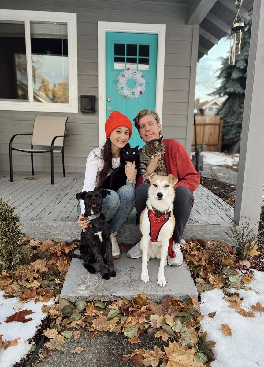 _itsamandasmith's tweet photo. Happy Holidays from the Smith Leiser family. Xx ❤️ https://t.co/PDQfyPTNtd