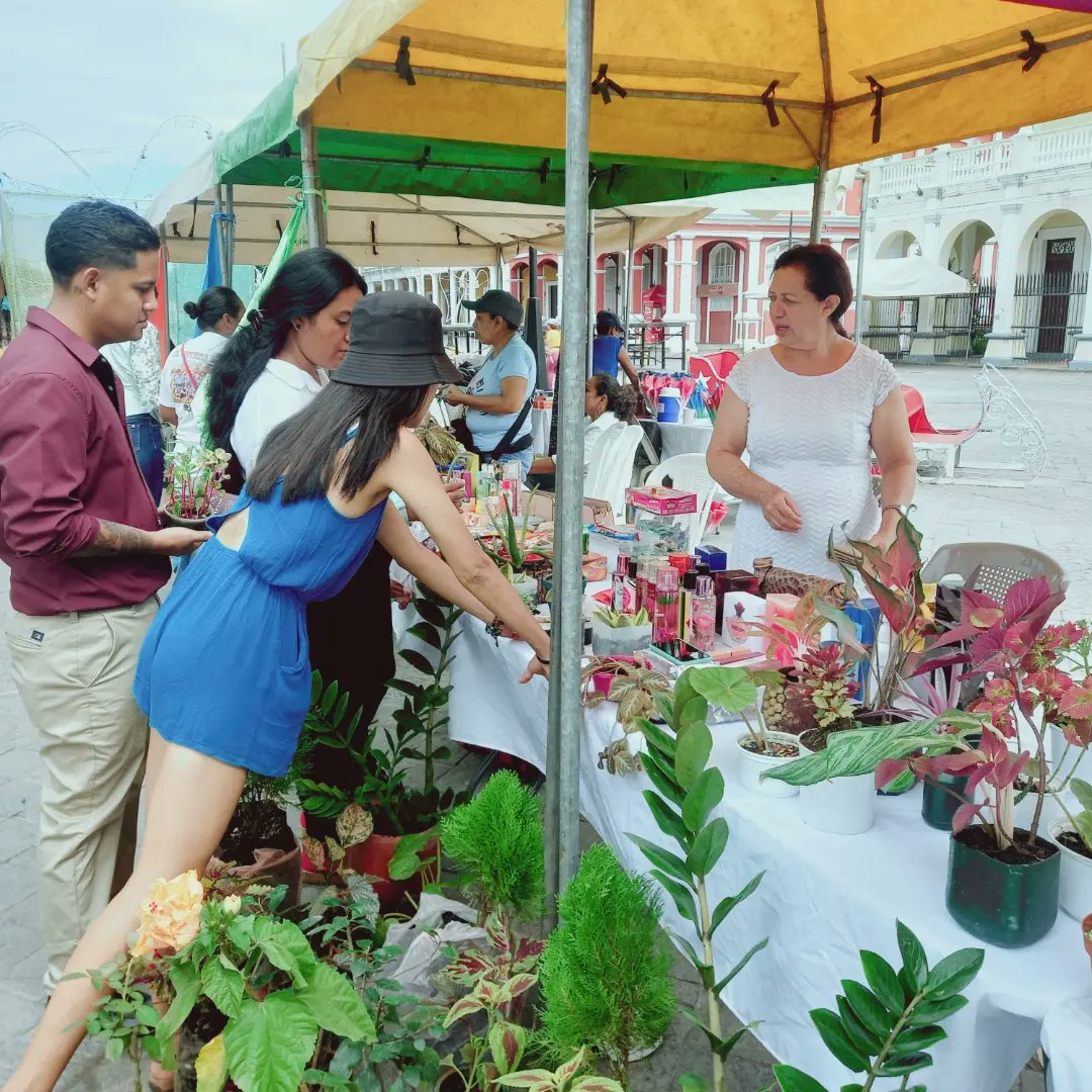 GranadaMefcca's tweet photo. #MEFCCAGranada realizó Festival de "Vientos Navideños brillo y tradición", donde protagonistas ofertaron productos de gastronomía, artesanías , ropa, entre otros productos.

Con el objetivo de dinamizar la economía familiar.

#pueblopresidente 
#puebloalcalde https://t.co/Qal182wEgS