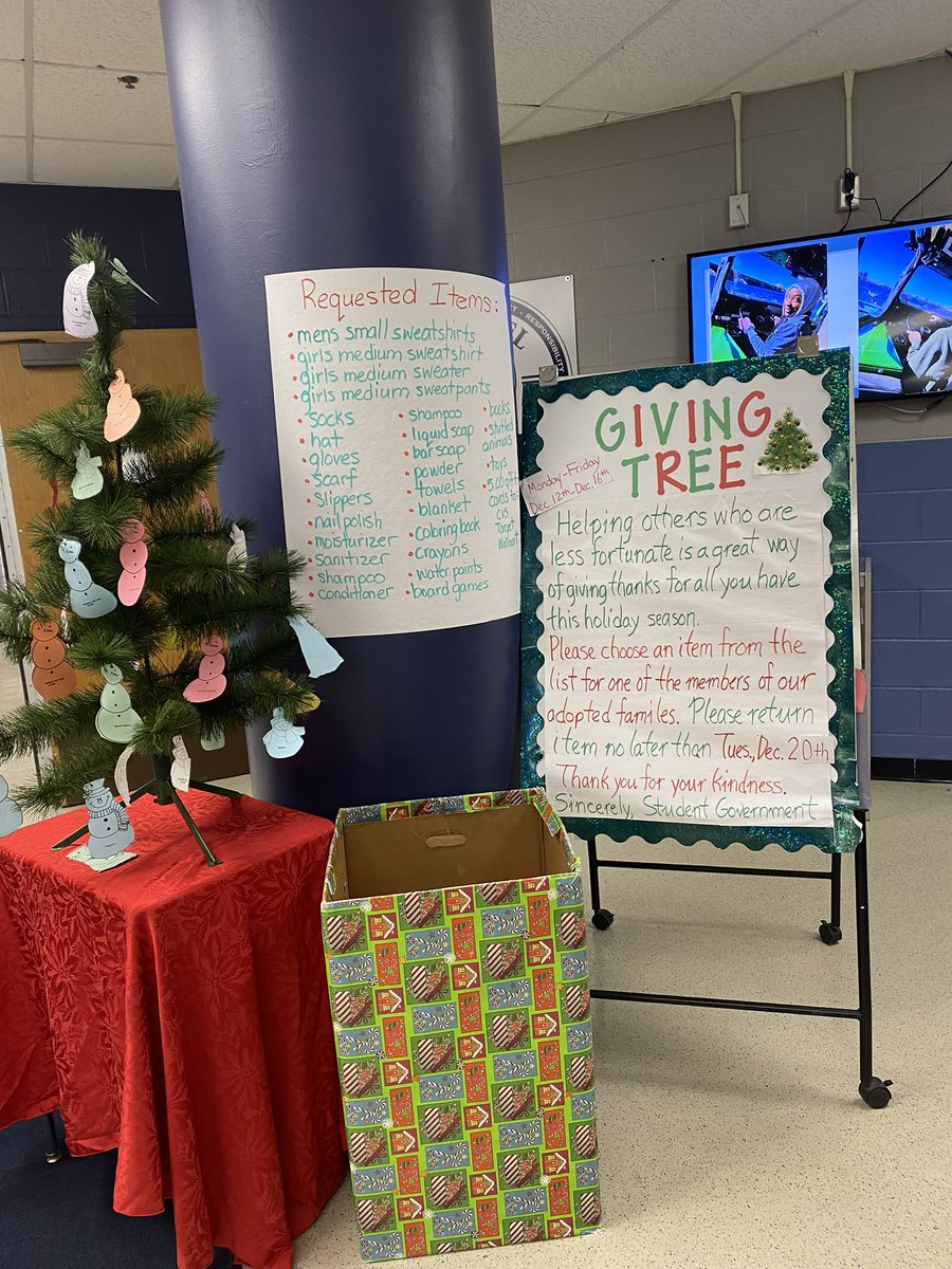 Giving Tree - please donate to our local community! #bethelmiddleschool #tigertwo @WatsonBryan7 @taranovichj1 @tierneybethel