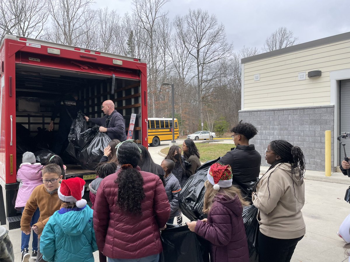 So proud of our Student Leaders for collecting over 600 toys for <a href="/ToysForTots_USA/">Toys for Tots</a>! Thank you to all the Ashland Families who helped make this holiday season merry for so many families; we couldn’t have done it without you! Huge shout out to Station 6 for welcoming all of us 😊