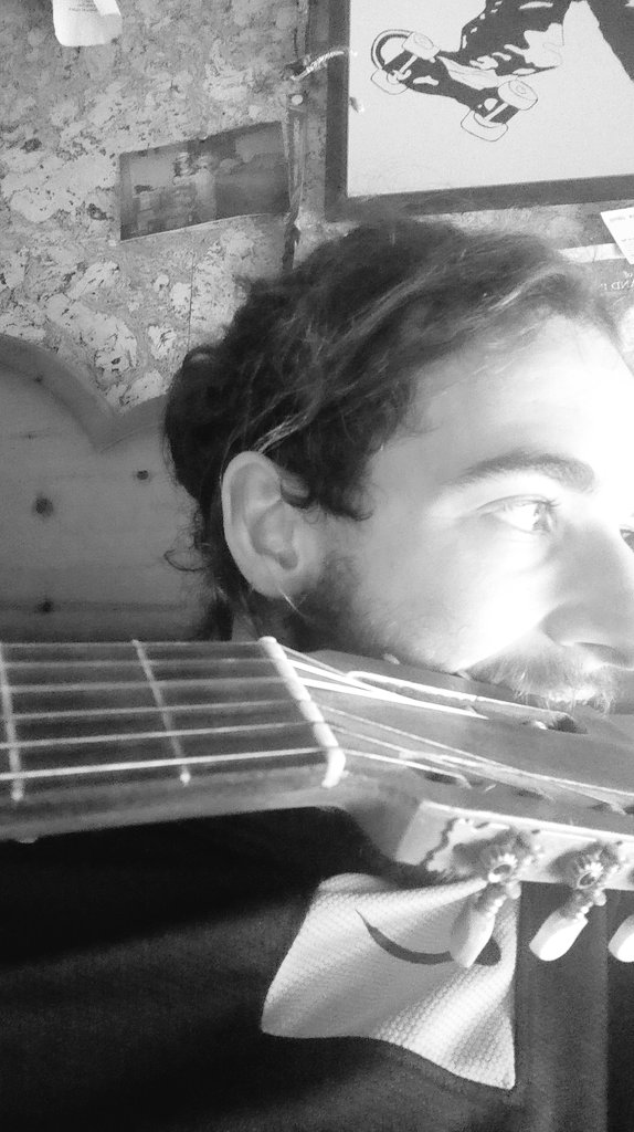 JorgecrGZ's tweet photo. Velho - @ResiduosDo feat. Guitarriña española,, "Como che fdan monto a guerra santa" https://t.co/2zj5wqdInS