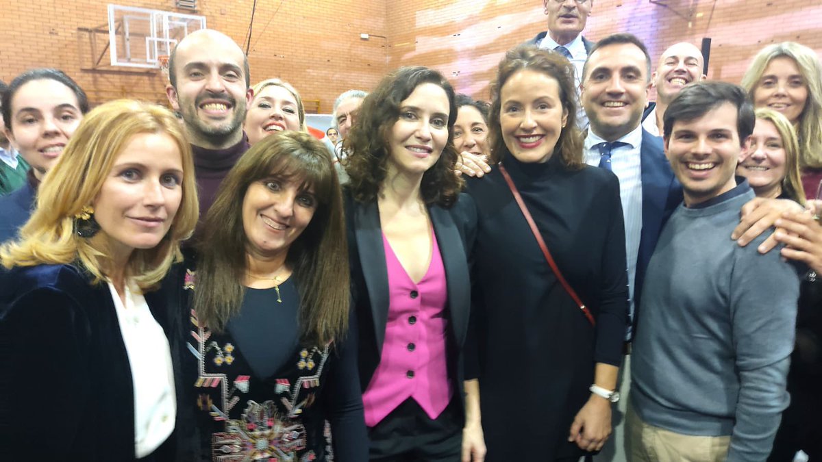 MCarmenPFSanse's tweet photo. Cena de @ppmadrid agradable y divertida con mis compañeros y afiliados de @ppsanse. 💙GRACIAS a todos por la gran velada y gracias a @ppmadrid por la invitación.
#SomosLaAlternativa
#YoConFeijoo
#YoConAyuso
#PPsanse https://t.co/I1VsqBlywu