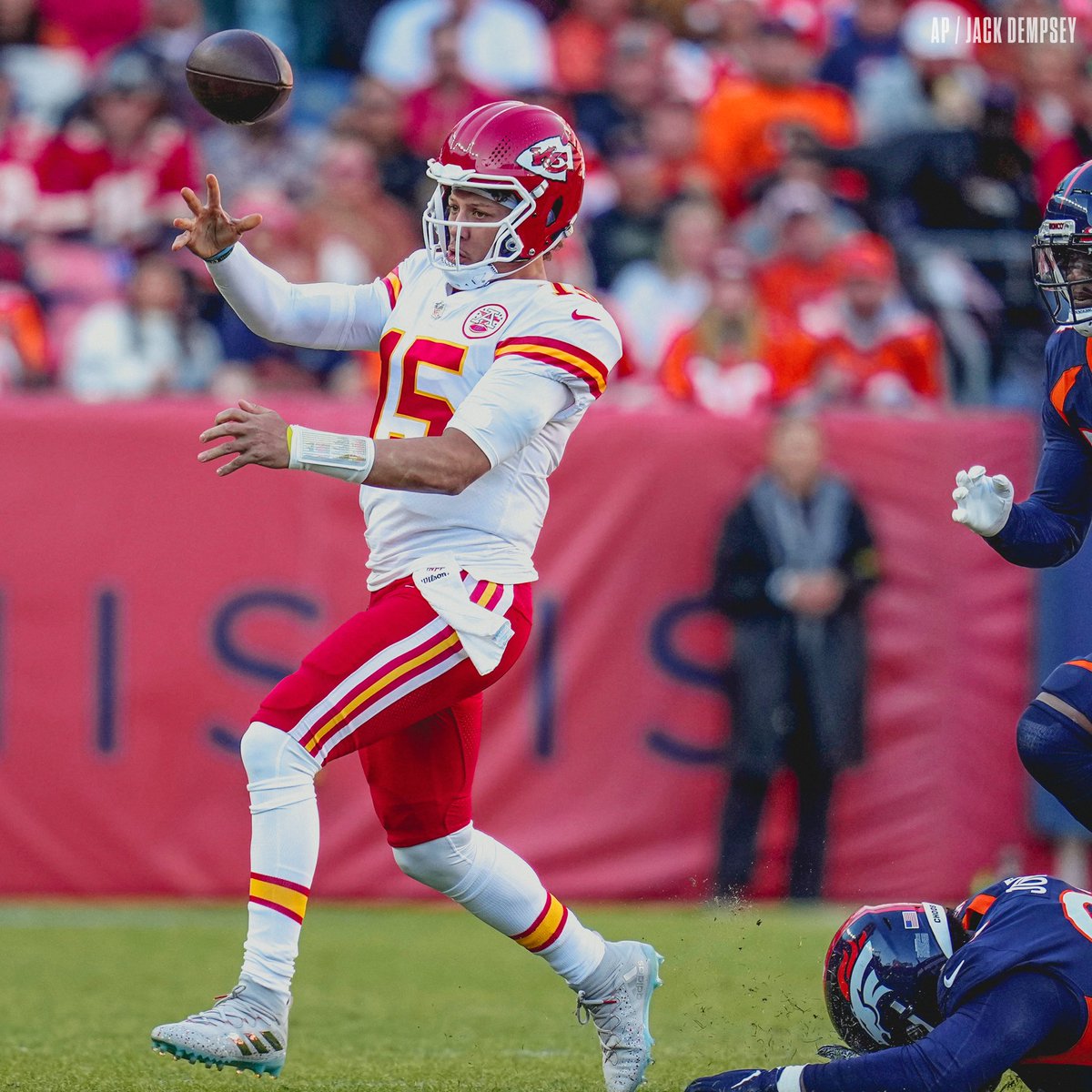 Chiefs's tweet image. Only Patrick. 

RT to vote QB1, @PatrickMahomes, for the #WPMOYChallenge!