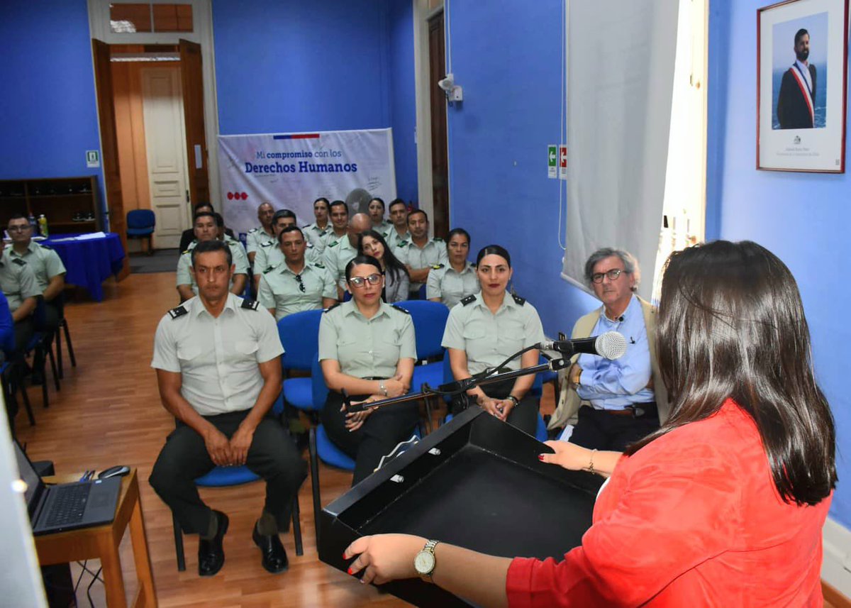 MinjudhTarapaca's tweet photo. ✅En el marco del #MesDeLosDDHH, participamos de acto conmemorativo realizado por @gendarmeria_cl #Tarapacá, donde junto a funcionarias y funcionarios, dimos realce a la difusión, defensa y promoción de los derechos humanos de todas las personas. https://t.co/BbN4yNa7x1
