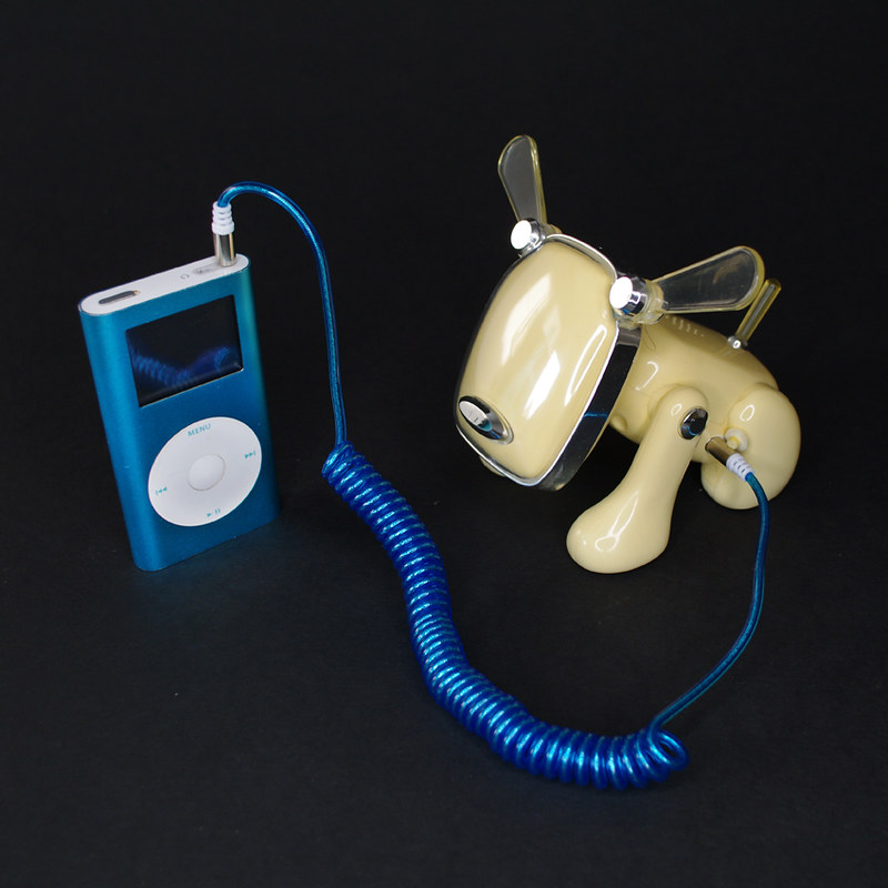 animatronicday's tweet photo. Today's animatronic of the day is iDog from Sega Toys! Requested by anon. https://t.co/xO2Nlpl3PV