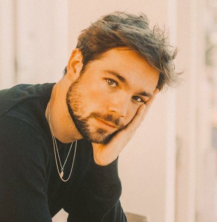 ¡Qué hermoso y talentoso es el actor #CarlosCuevas! ♥️♥️♥️ ¡No te lo pierdas en la serie #Smiley de #Netflix 
Síguenos en <a href="/Disidentesomos/">Disidentes Somos Media 🌈</a> 🏳️‍🌈