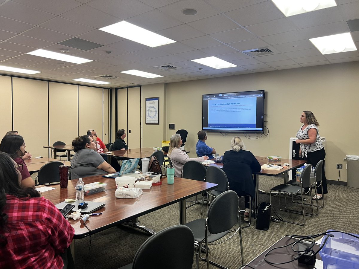 ScienceWeiss21's tweet image. @ChannelviewISD #STEMCollaborative training over building STEM literacy was led by one of our amazing @ChannelviewHS teachers! We are ready to push our kids to the next level! @CvisdT @playcirvin #ChooseChannelview #ToTheMoon